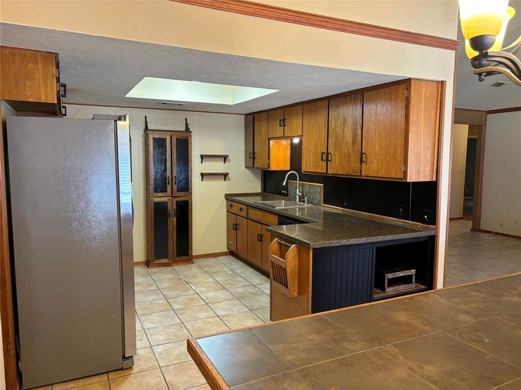 205 Shady Oak Dr - Photo 3 of 8