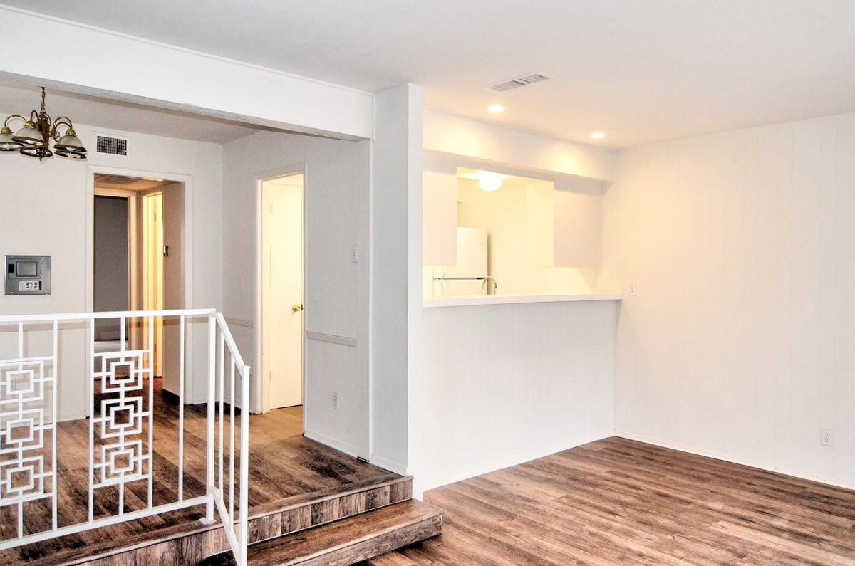 6640 Eastridge Dr - Photo 2 of 10