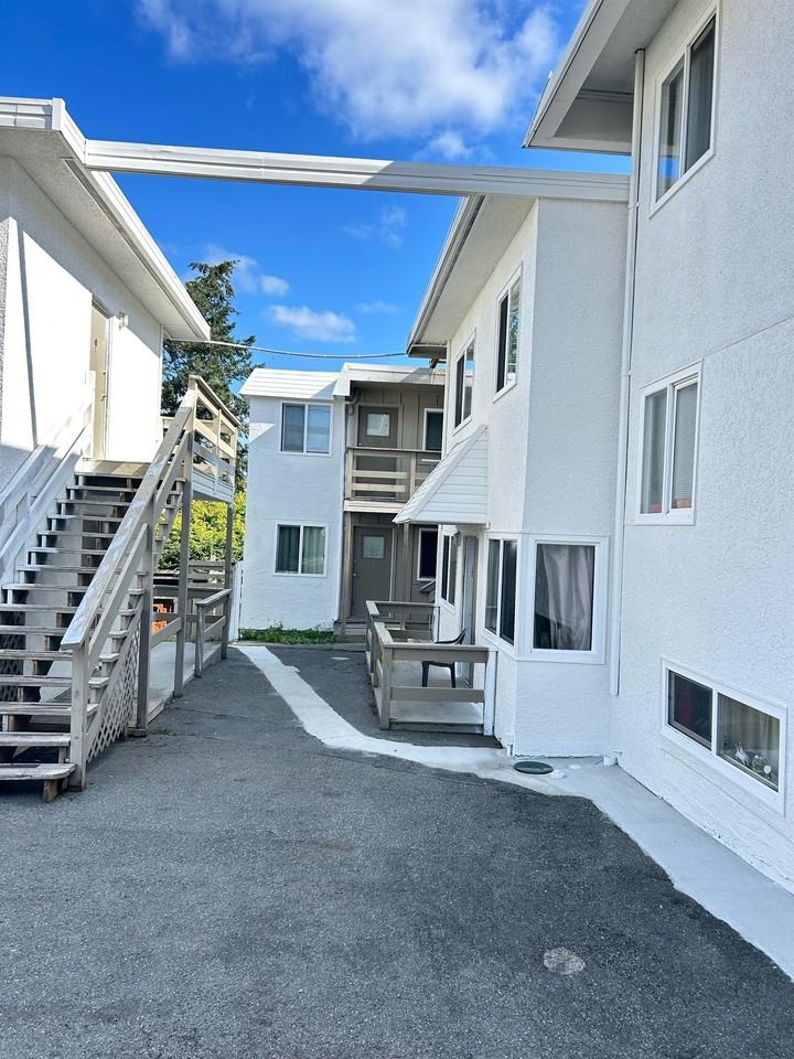 646 Admirals Road #17 - Photo 7 of 8