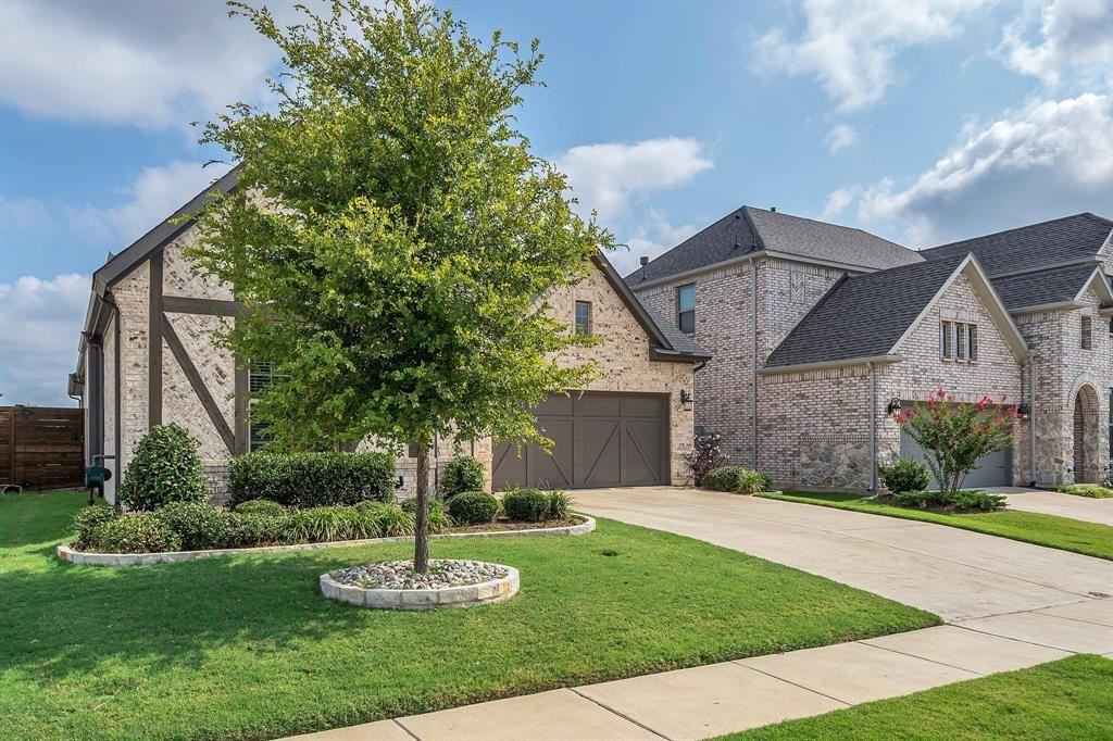 2831 Silverleaf Dr - Photo 2 of 40