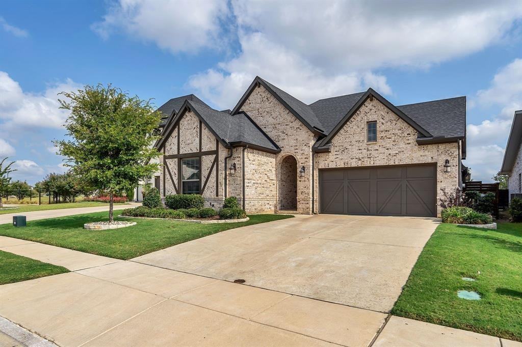 2831 Silverleaf Dr - Photo 3 of 40