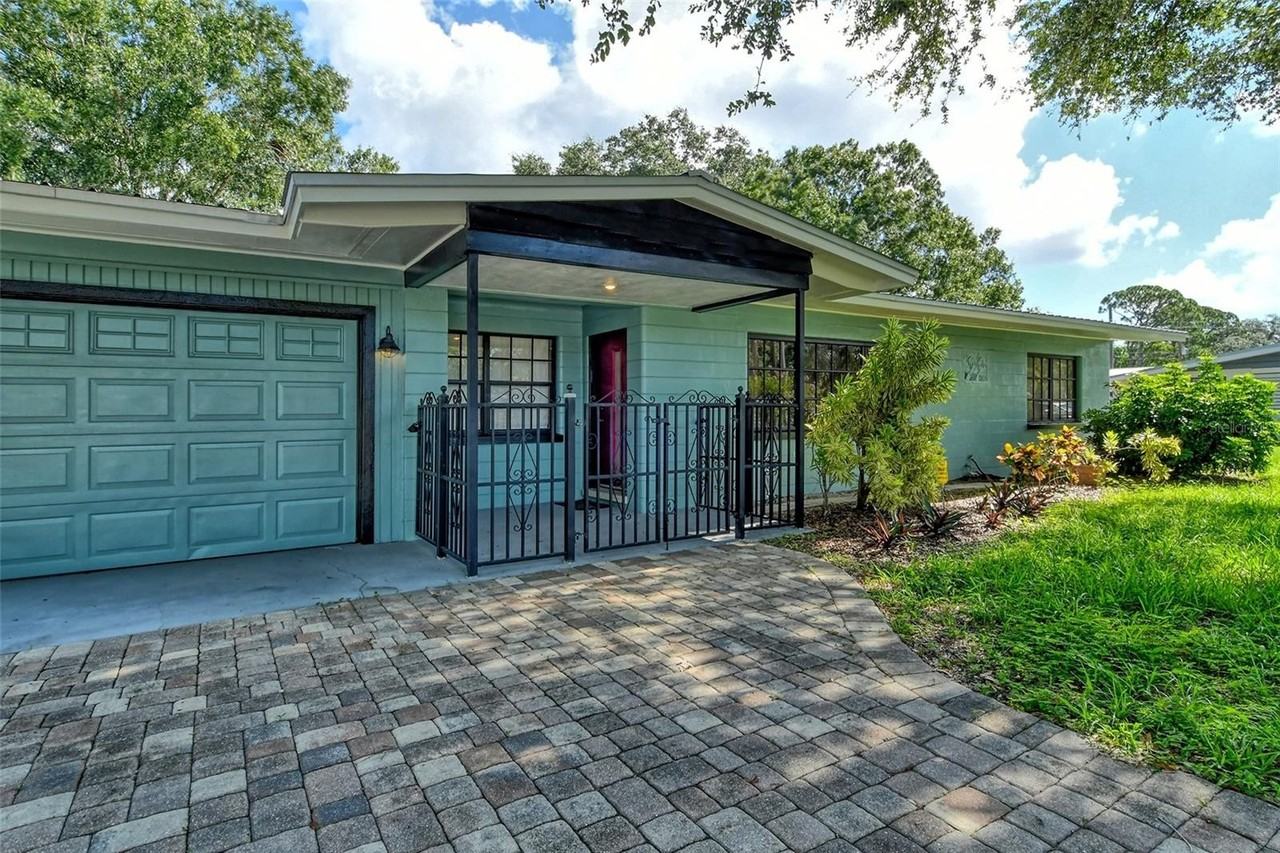 2309 Lynn St - Photo 2 of 50