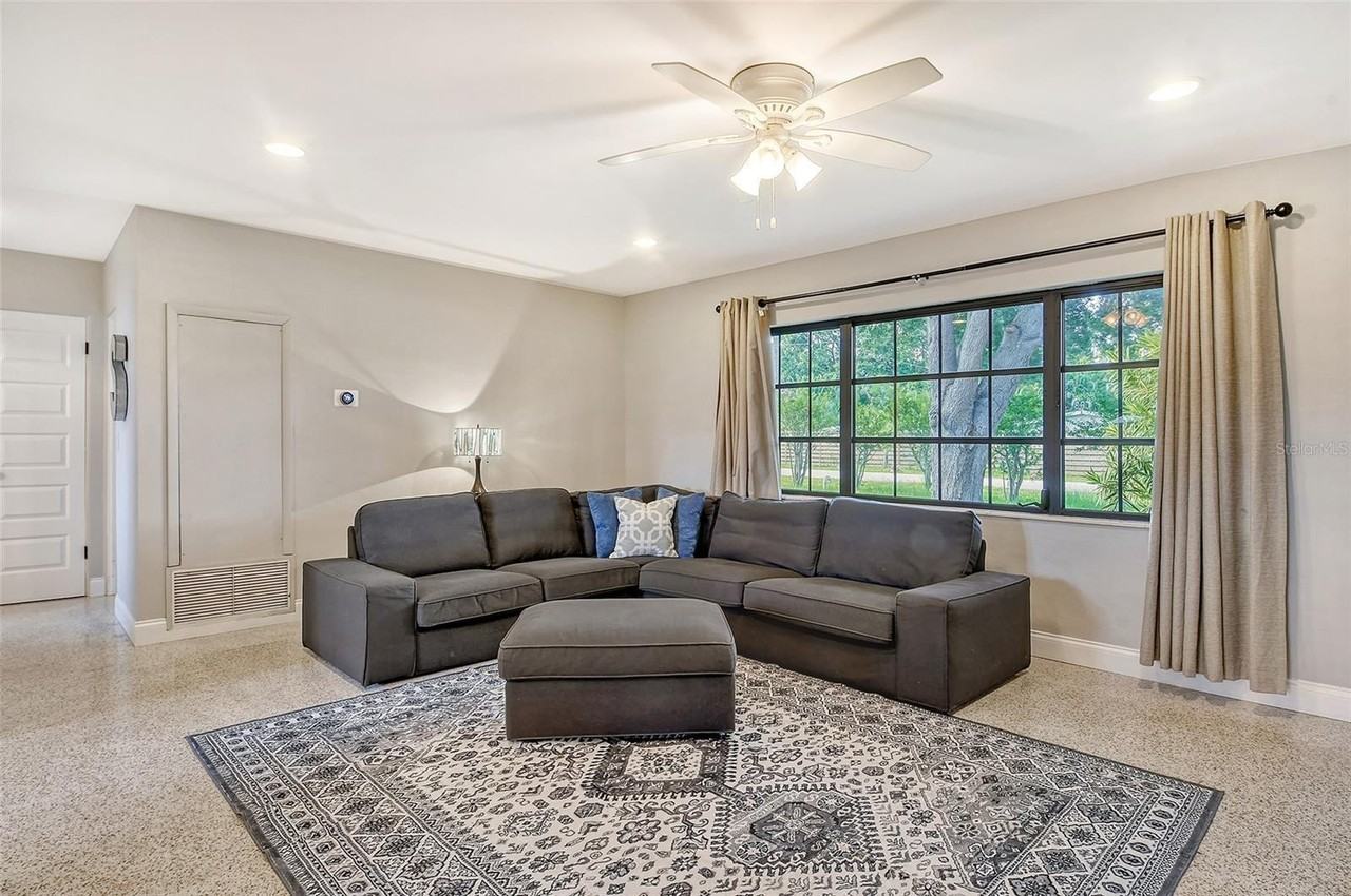 2309 Lynn St - Photo 5 of 50