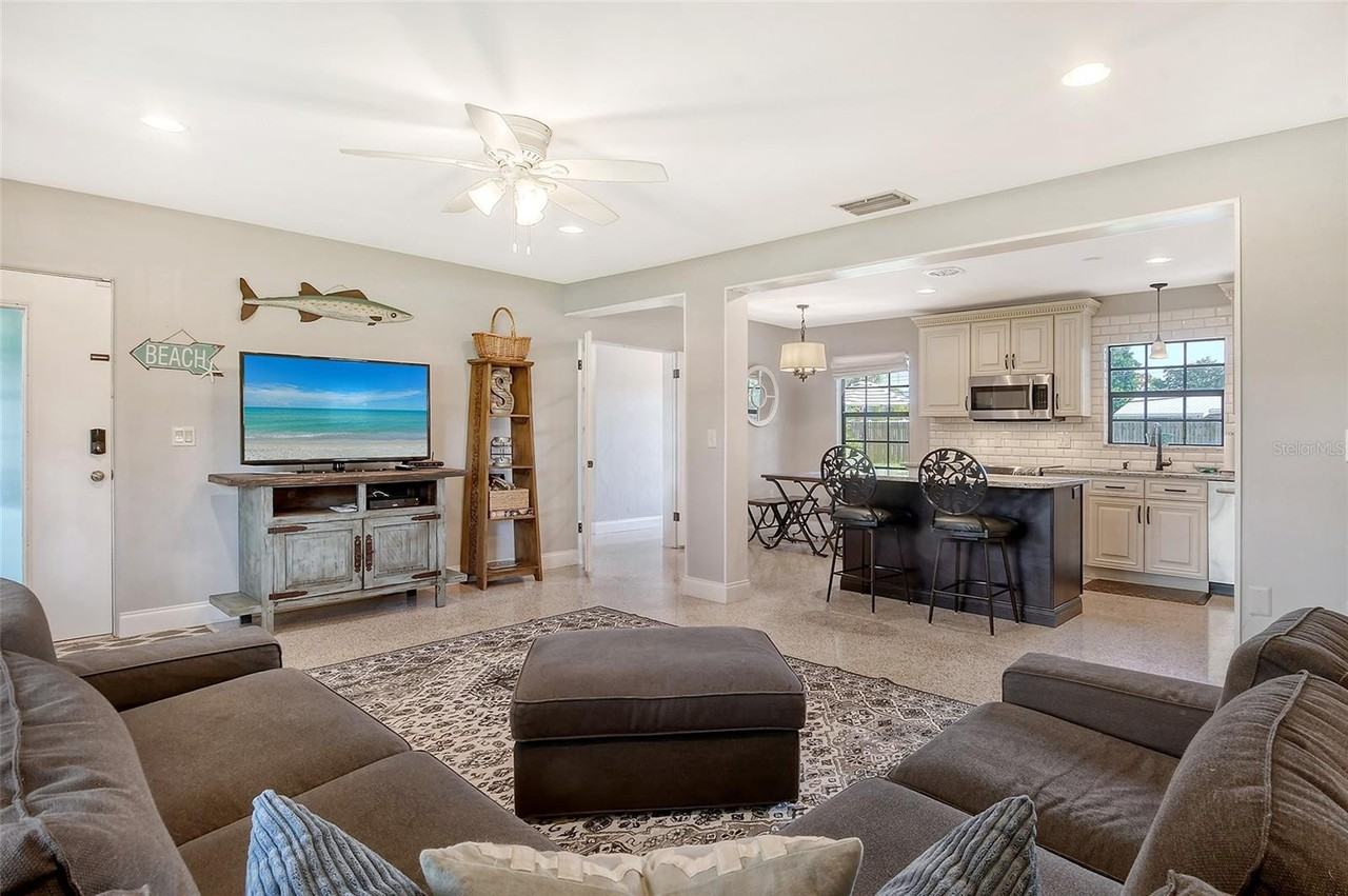 2309 Lynn St - Photo 6 of 50