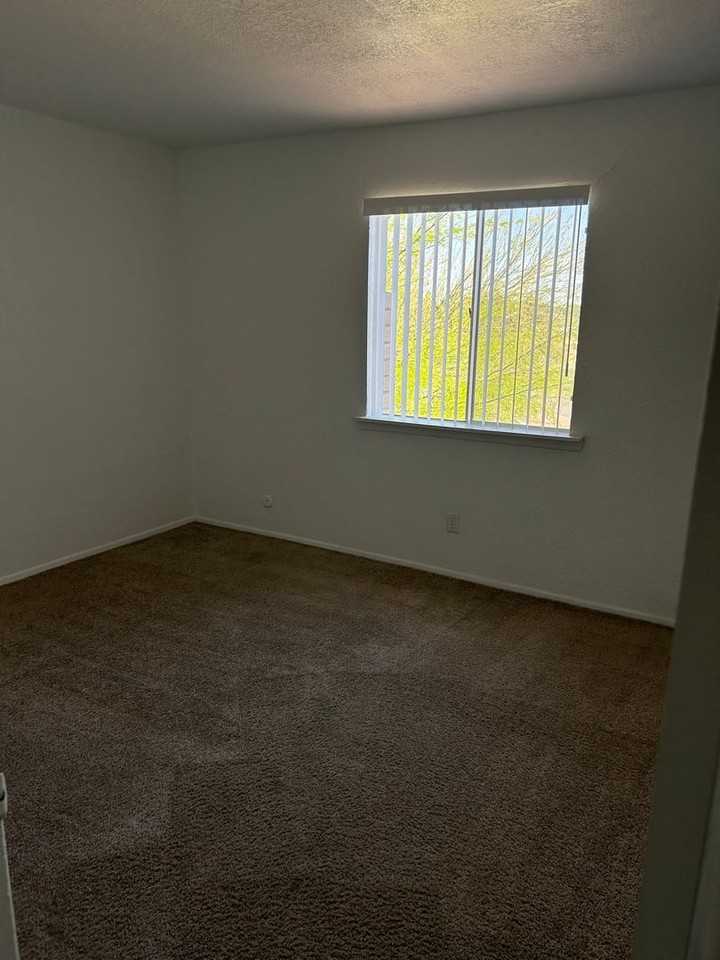 to Lynwood Garden Apartments. Your Oasis in East El Paso