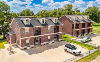 featured image of 2407 Bois D Arc St