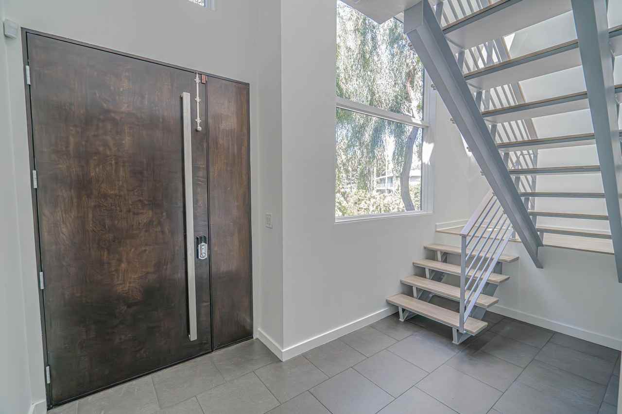 8641 Metz Pl - Photo 4 of 39