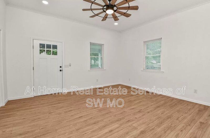 760 S Main Ave - Photo 3 of 12