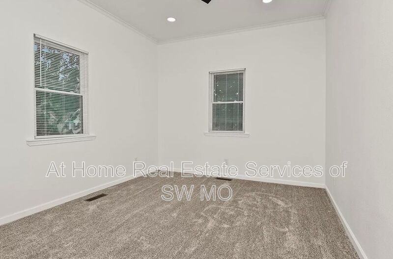 760 S Main Ave - Photo 4 of 12