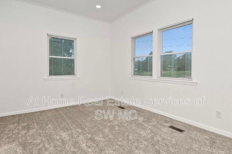 760 S Main Ave - Photo 6 of 12
