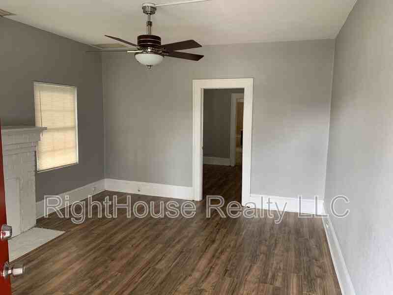 1408 High St #B - Photo 4 of 17