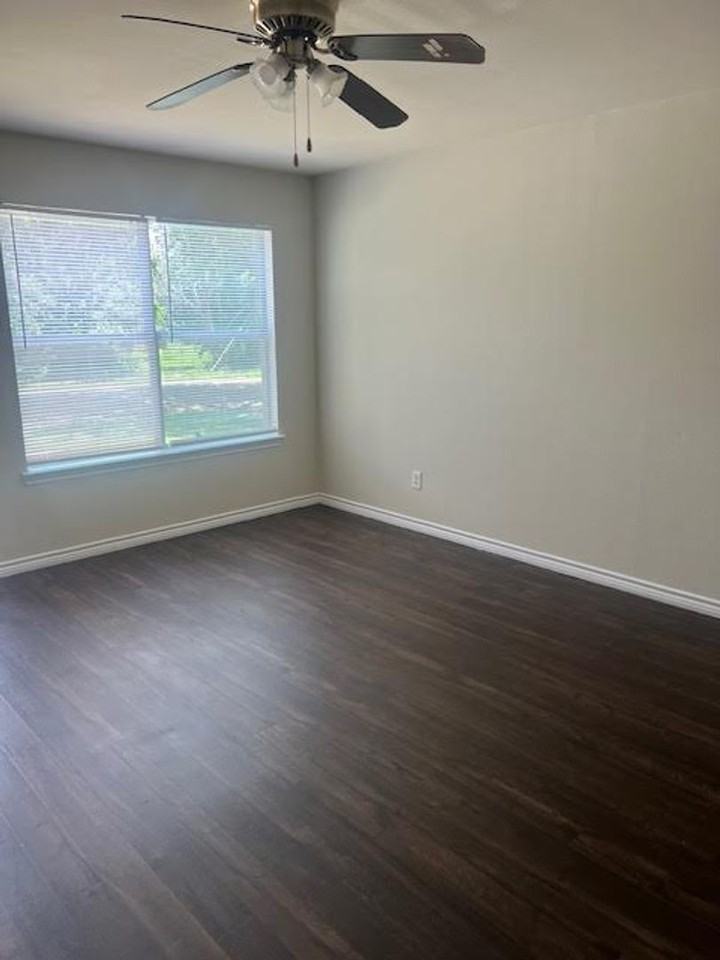 102 Howard St - Photo 3 of 13