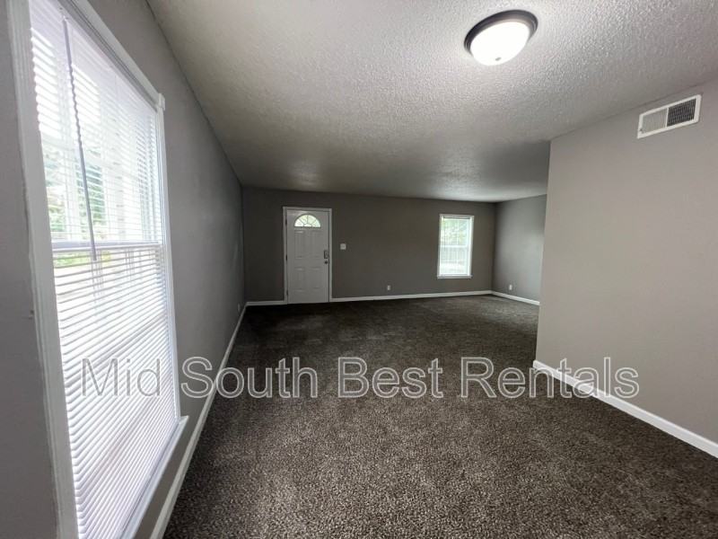 1147 S Prescott St - Photo 2 of 8