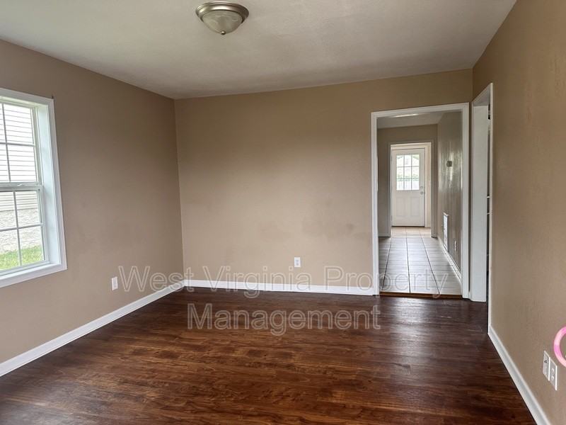 108 N Wickham Ave - Photo 2 of 7