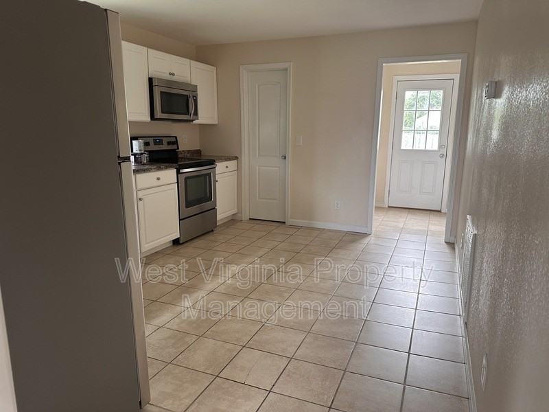 108 N Wickham Ave - Photo 3 of 7