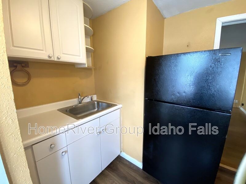 1350 1/2 Lake Ave - Photo 3 of 12