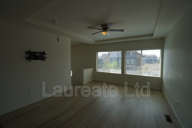 5472 Danube St - Photo 4 of 23
