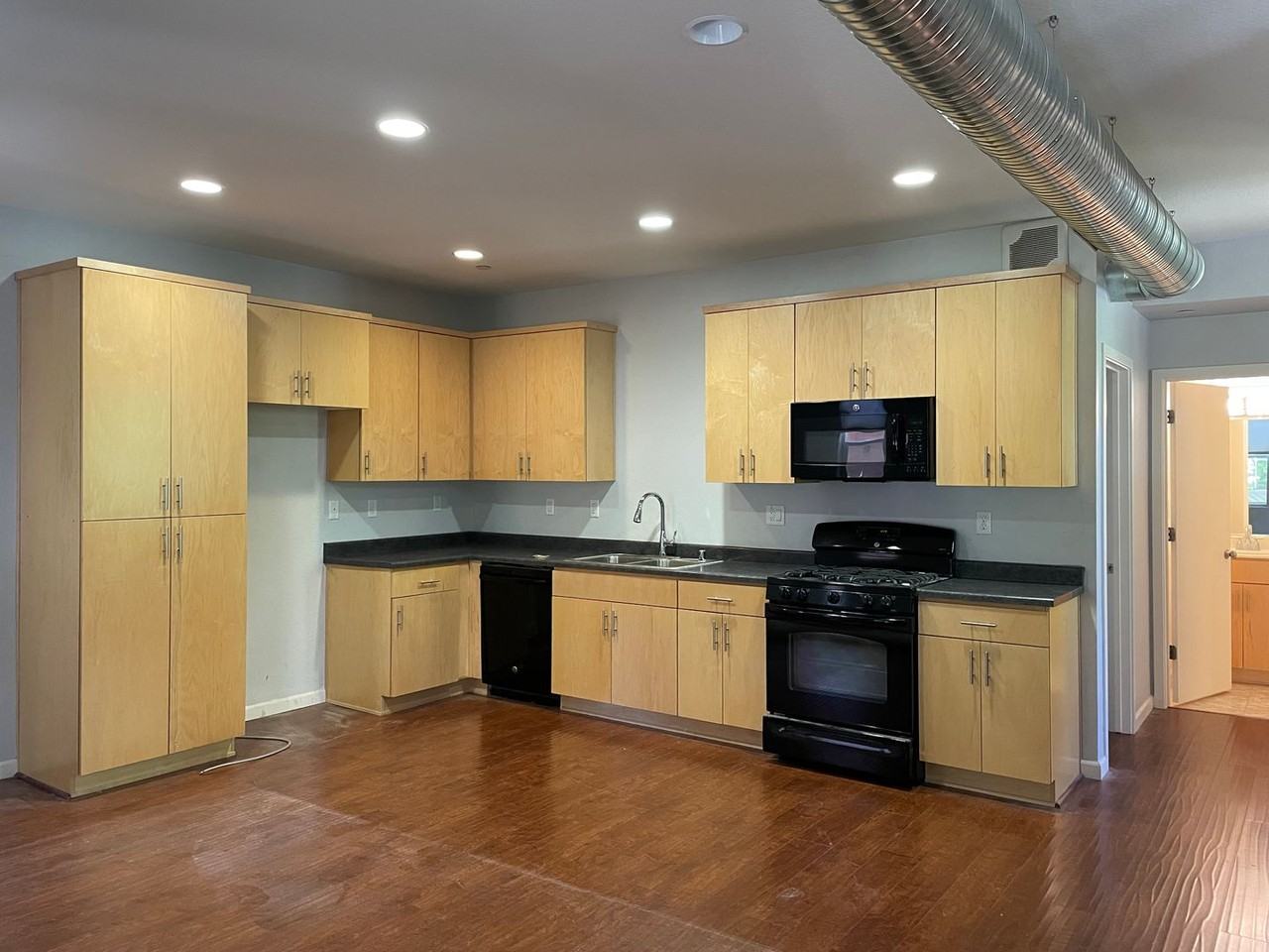 785 Carbon Ct - Photo 3 of 15