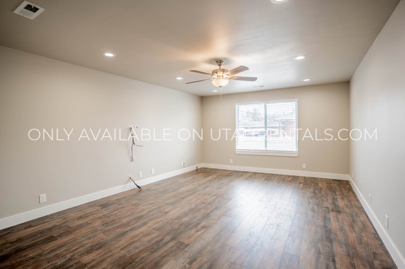 2670 S St #DOWN - Photo 6 of 43