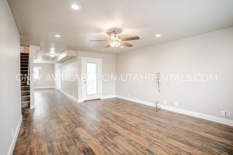 2670 S St #DOWN - Photo 7 of 43