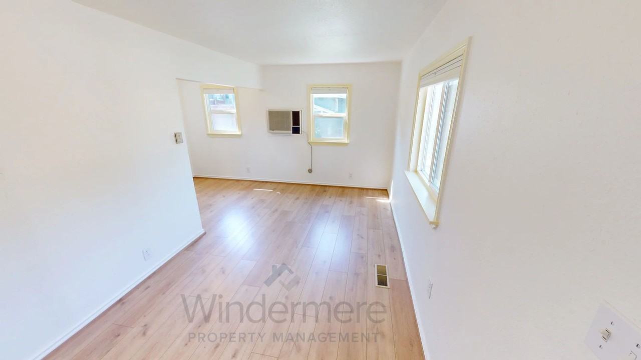 108 N Bellevue Ave - Photo 4 of 17