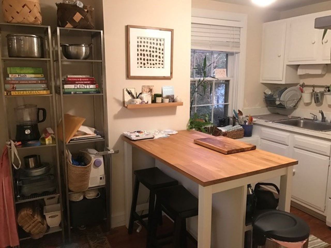 Spacious upper multi level apartment in heart of Historic District - Photo 2 of 13