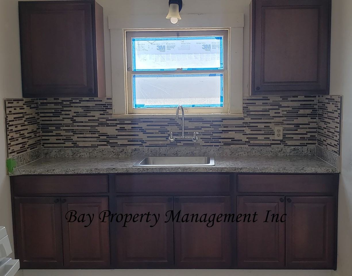 232 East St - Photo 2 of 5