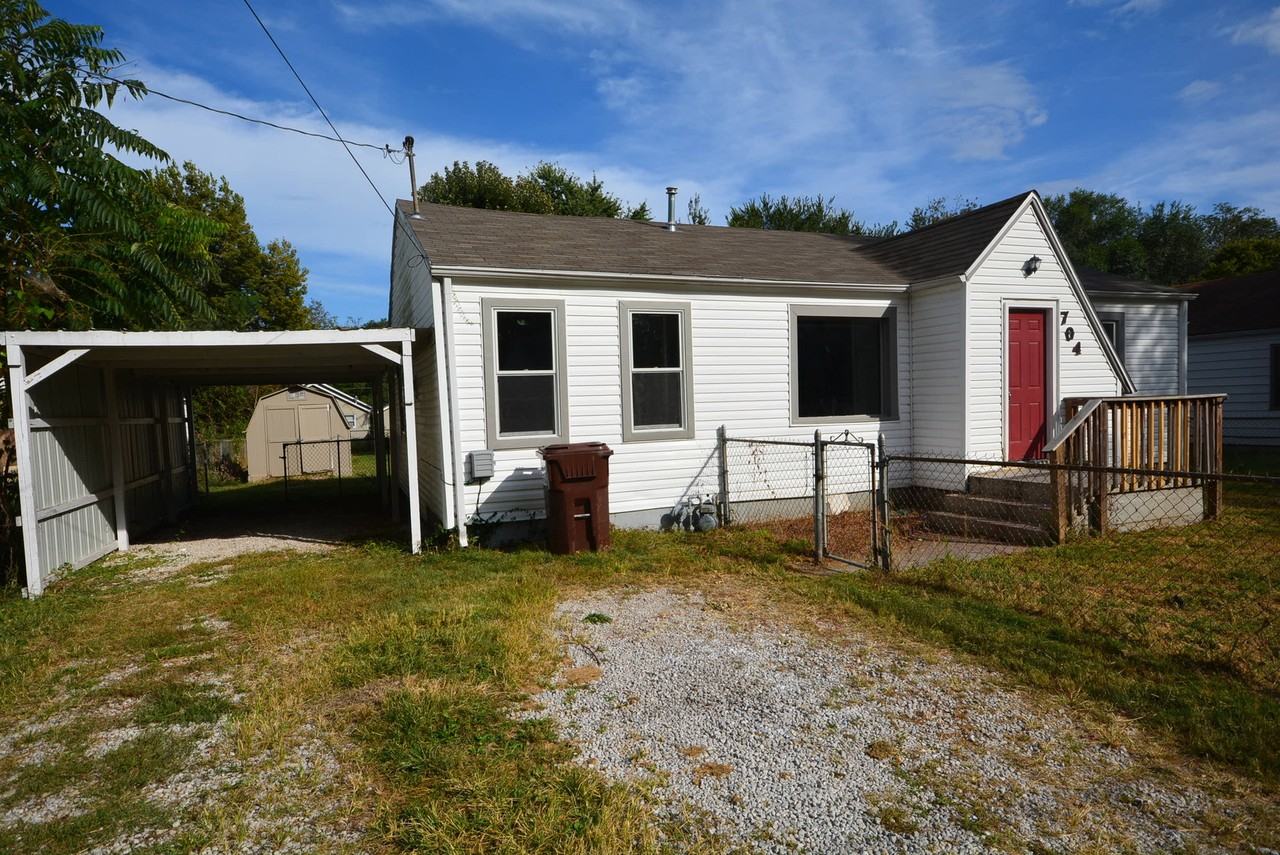 704 S Forest Ave - Photo 2 of 12