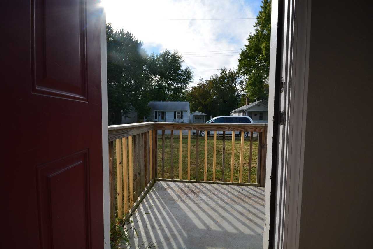 704 S Forest Ave - Photo 3 of 12