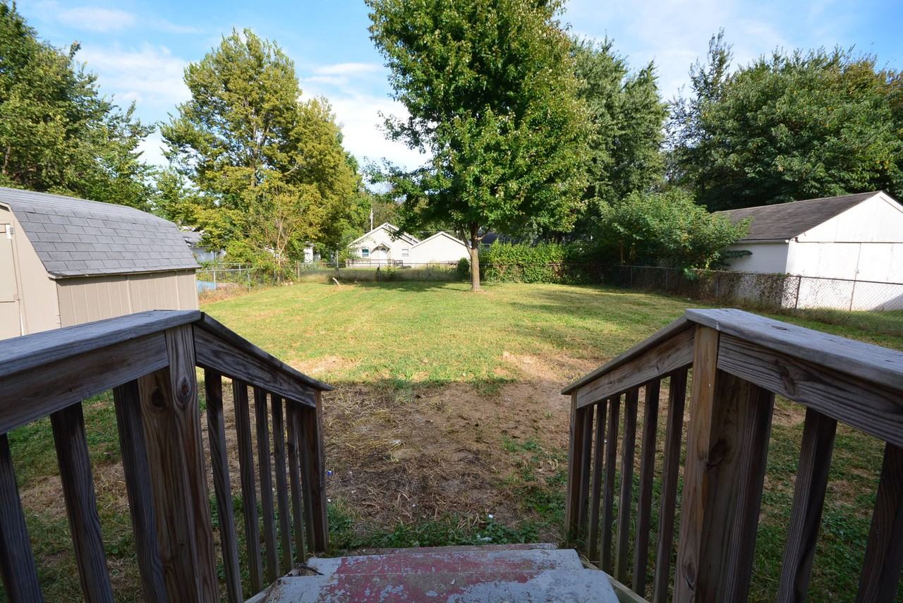 704 S Forest Ave - Photo 5 of 12