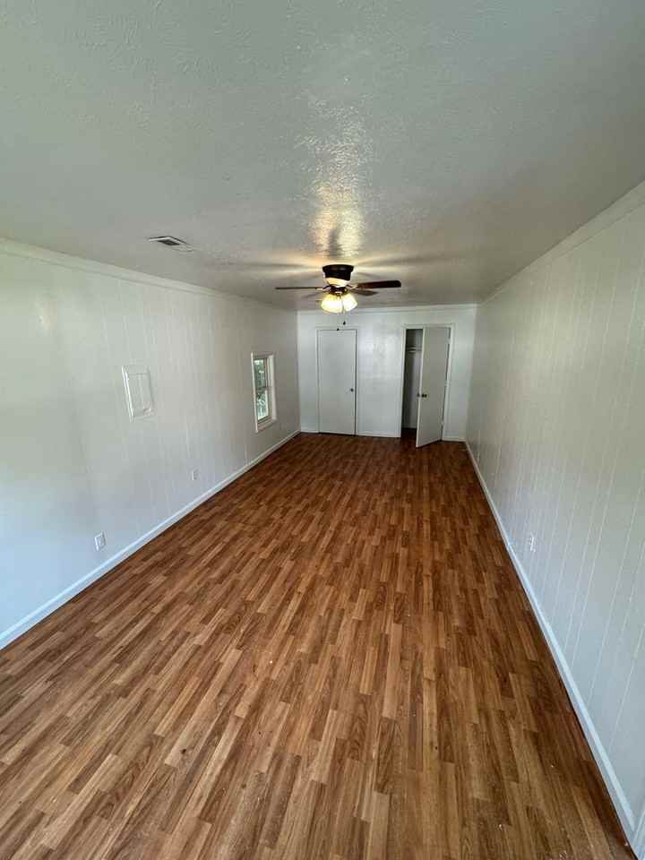 704 S Forest Ave - Photo 6 of 12