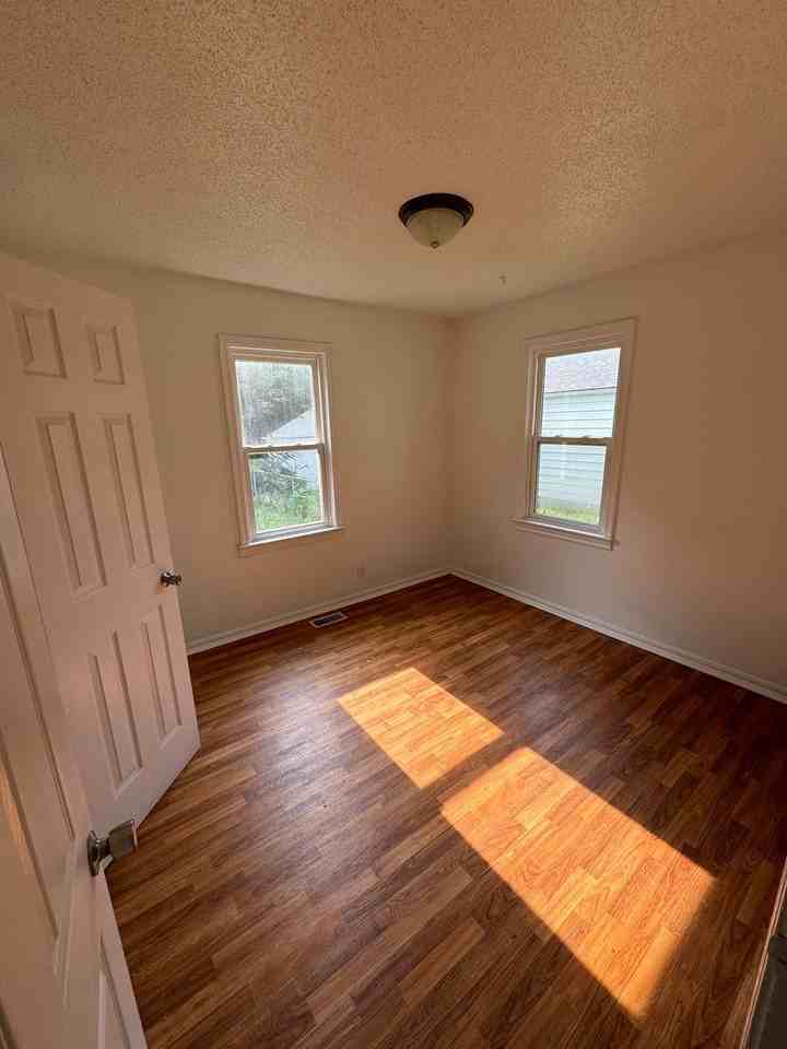 704 S Forest Ave - Photo 7 of 12
