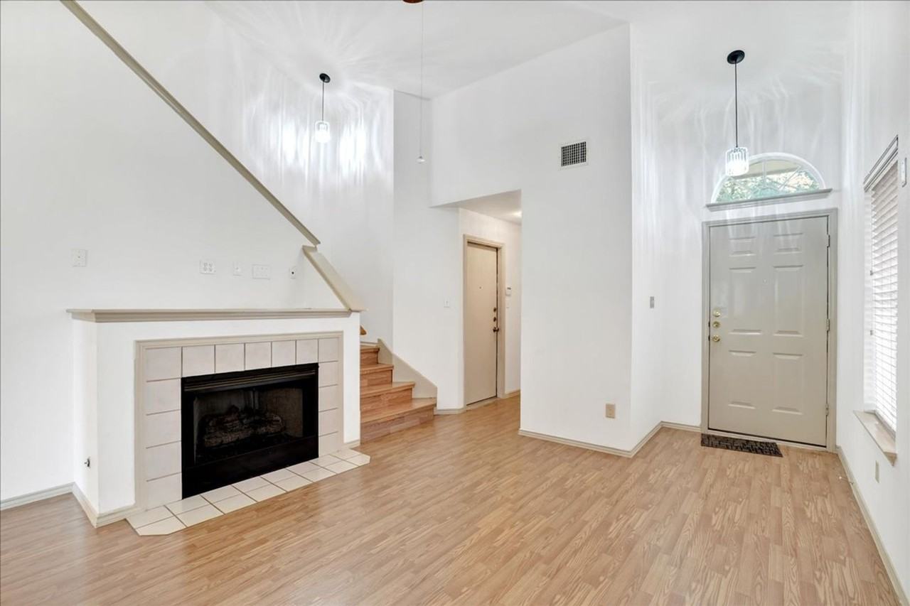 1405 Scottsdale Dr - Photo 3 of 21