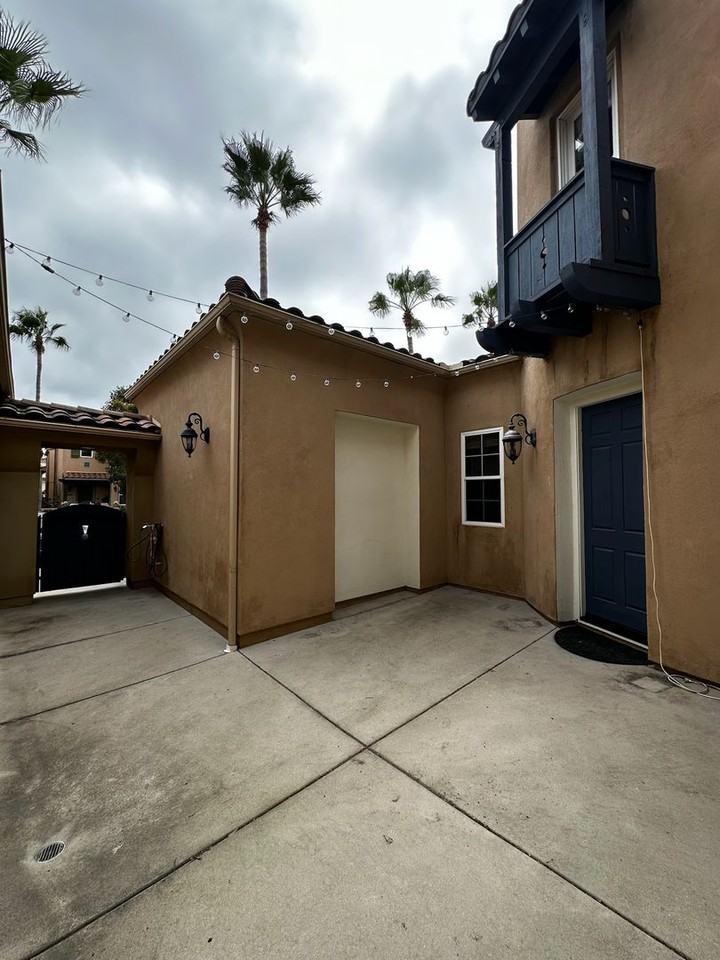 2726 E Bainbridge Rd - Photo 2 of 13