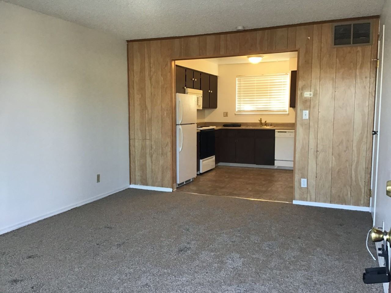 1436 E 9th St #6 - Photo 2 of 10
