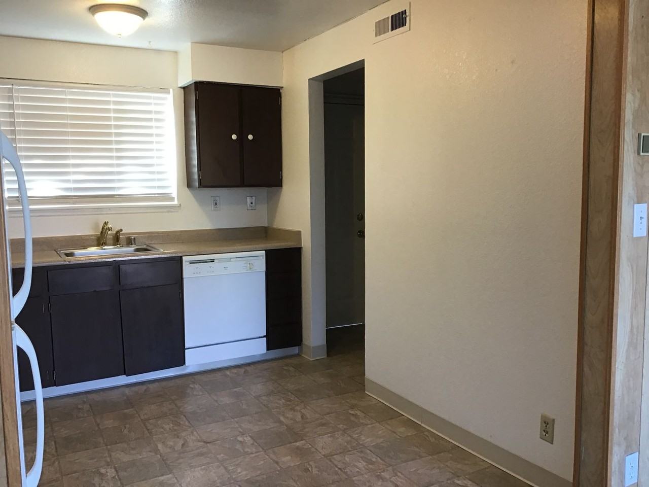 1436 E 9th St #6 - Photo 5 of 10