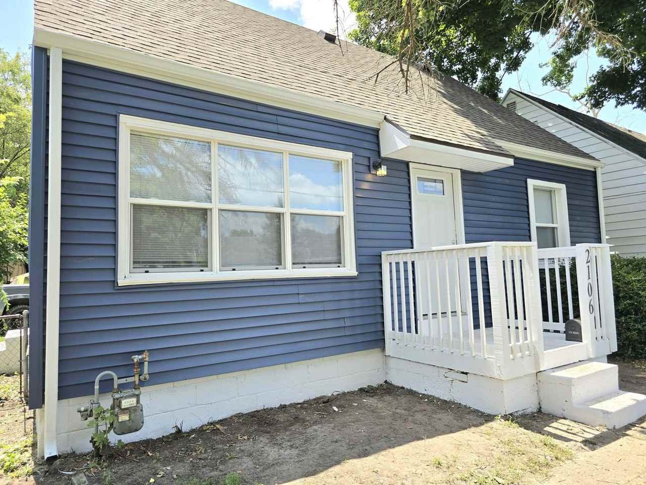 2106 Elwood Ave - Photo 2 of 20