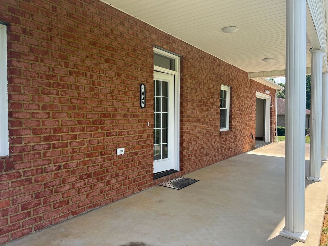 1035 Ridgewood Ln - Photo 5 of 35