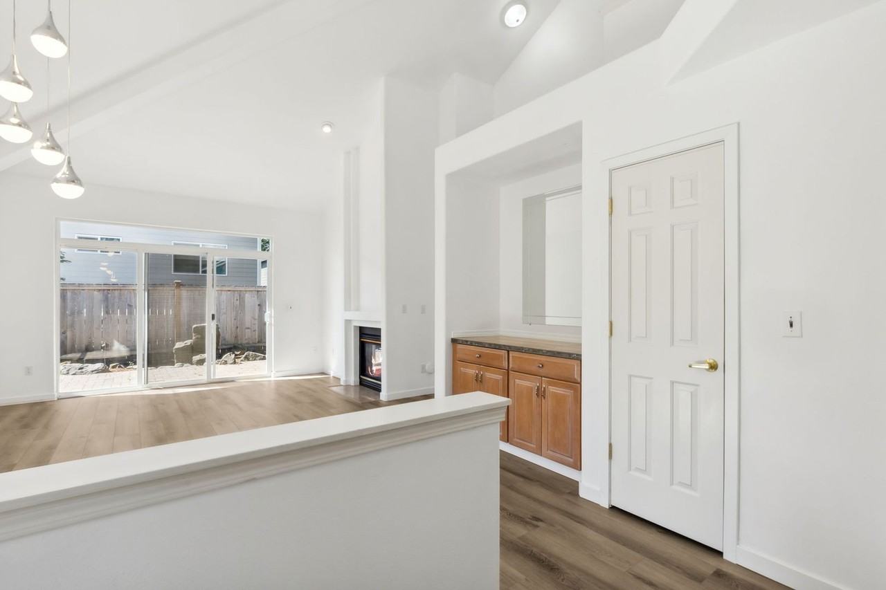 16606 35th Ave Se - Photo 3 of 34