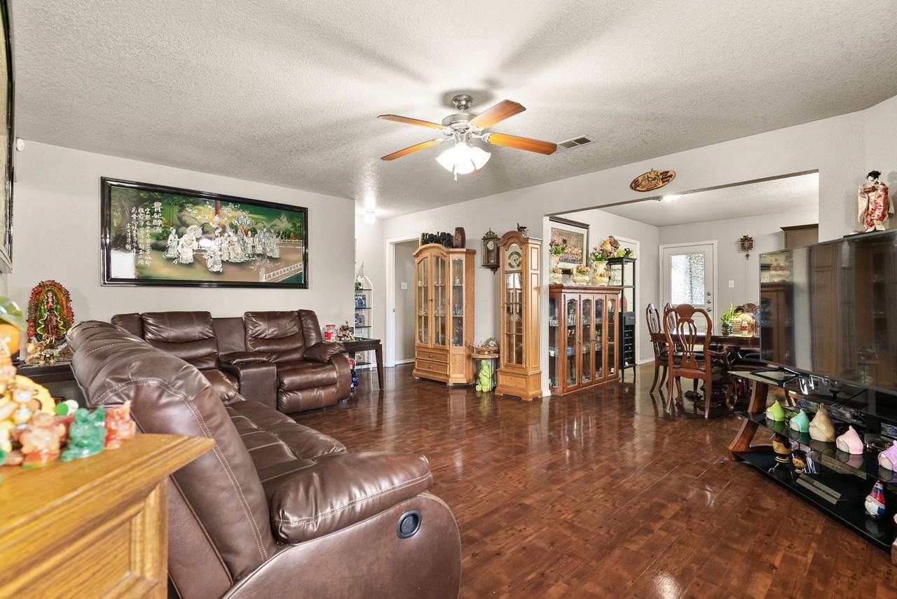 3901 Kevin Shaw Dr - Photo 4 of 15