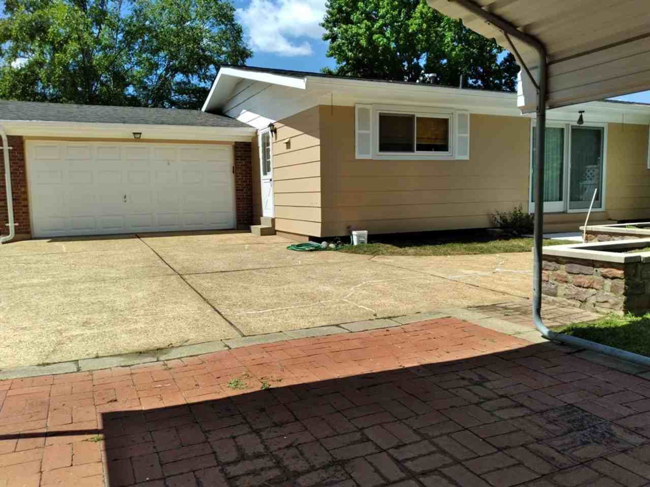 4745 Ashwick Ter - Photo 3 of 44
