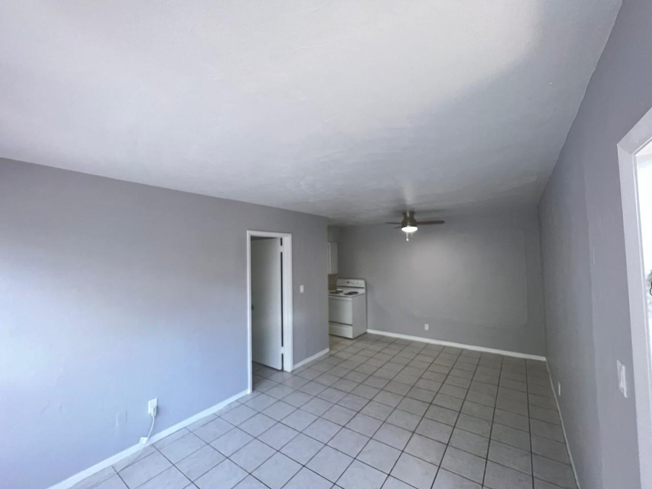 631 NE 8th Avenue - Photo 3 of 18