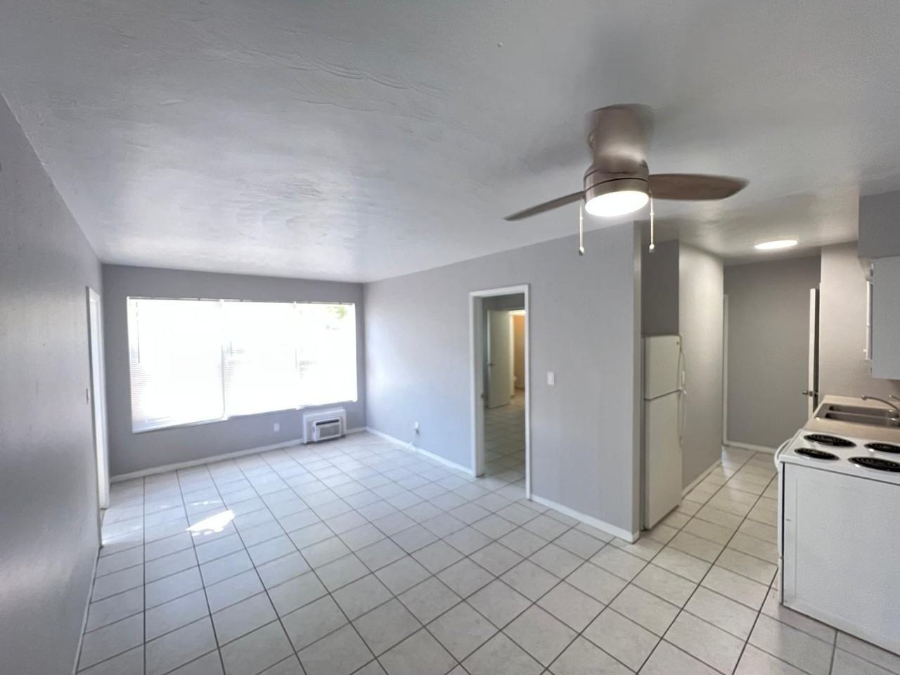 631 NE 8th Avenue - Photo 5 of 18