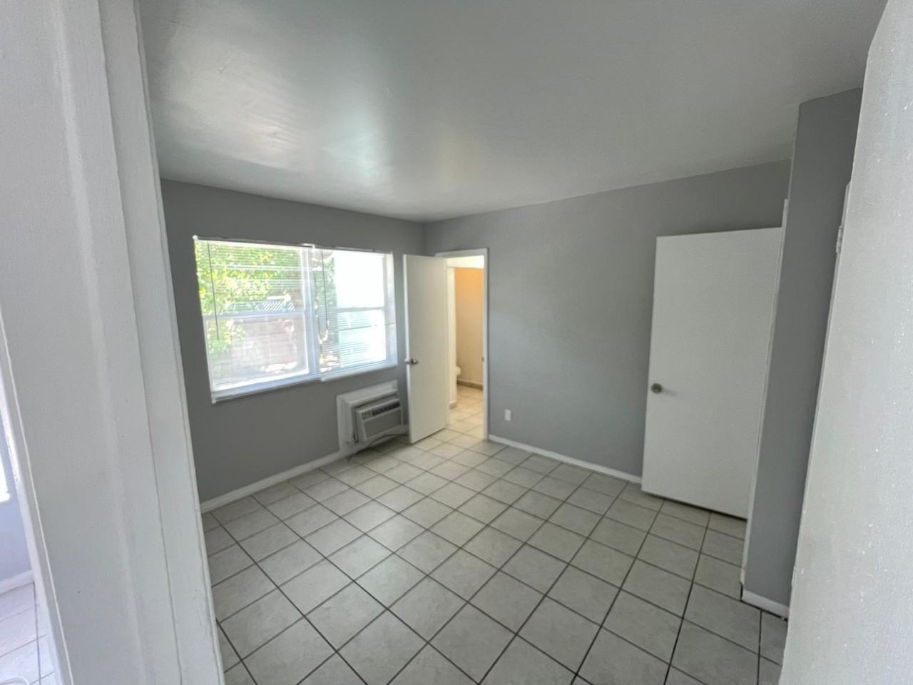 631 NE 8th Avenue - Photo 6 of 18