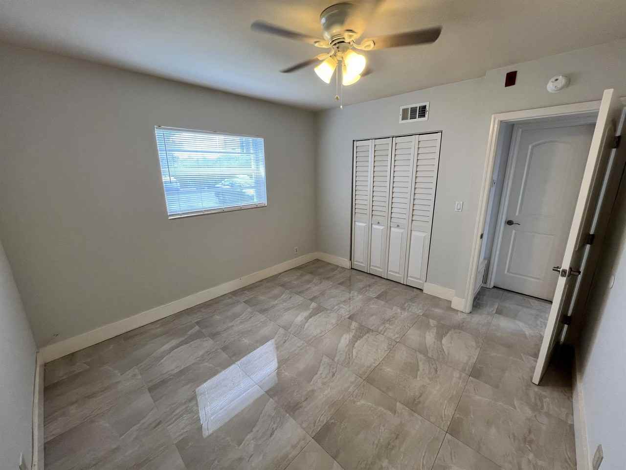 1534 Southeast 15th Street- - Photo 3 of 45