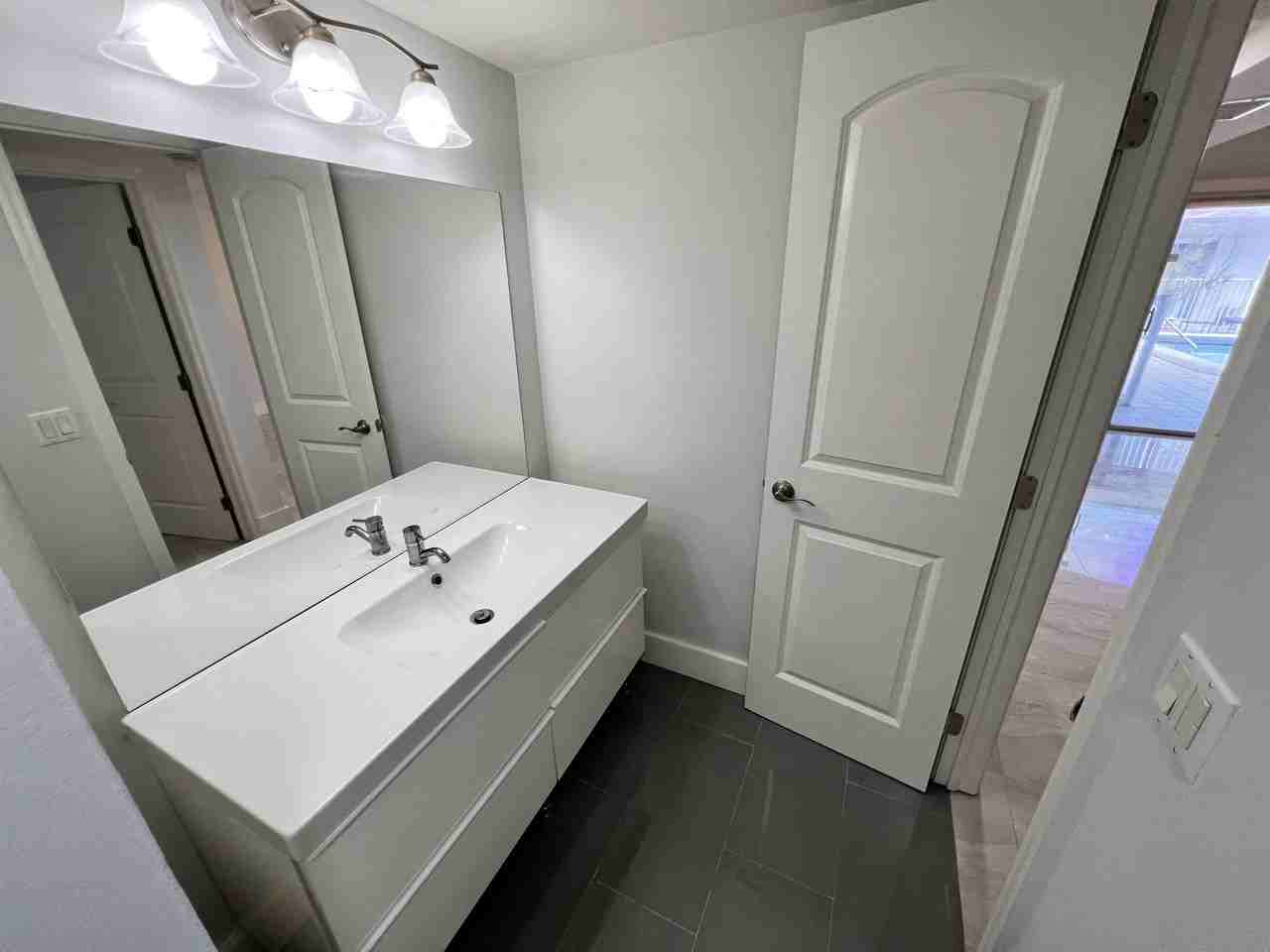 1534 Southeast 15th Street- - Photo 5 of 45