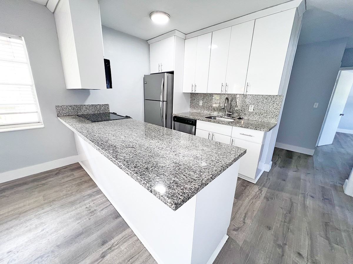 312 Northeast 15th Avenue - Photo 4 of 21