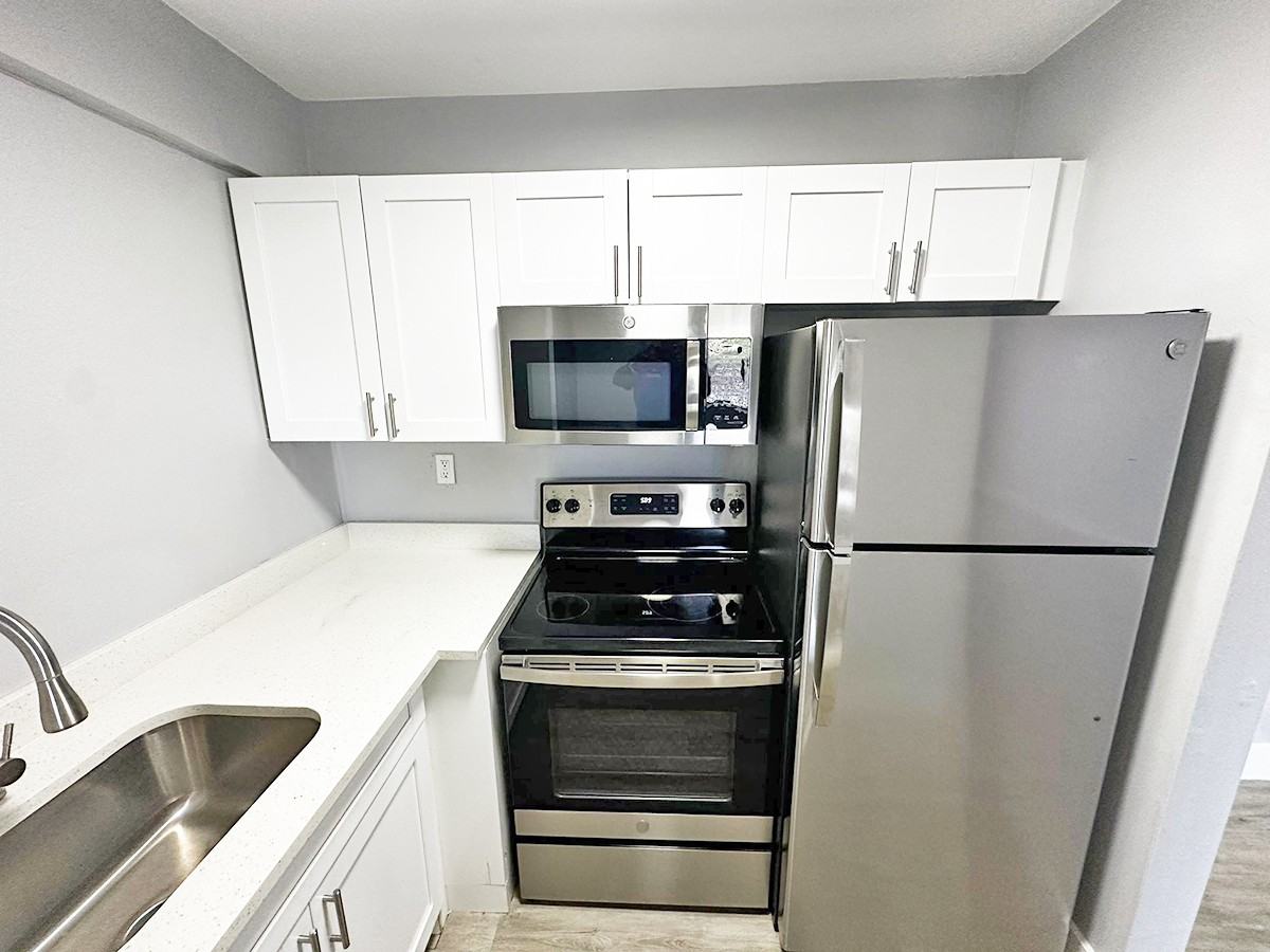 1300 Northeast 3rd Street - Photo 2 of 50