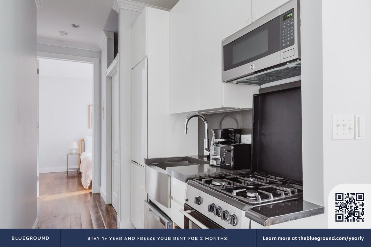 290 West 12th Street - Photo 7 of 26