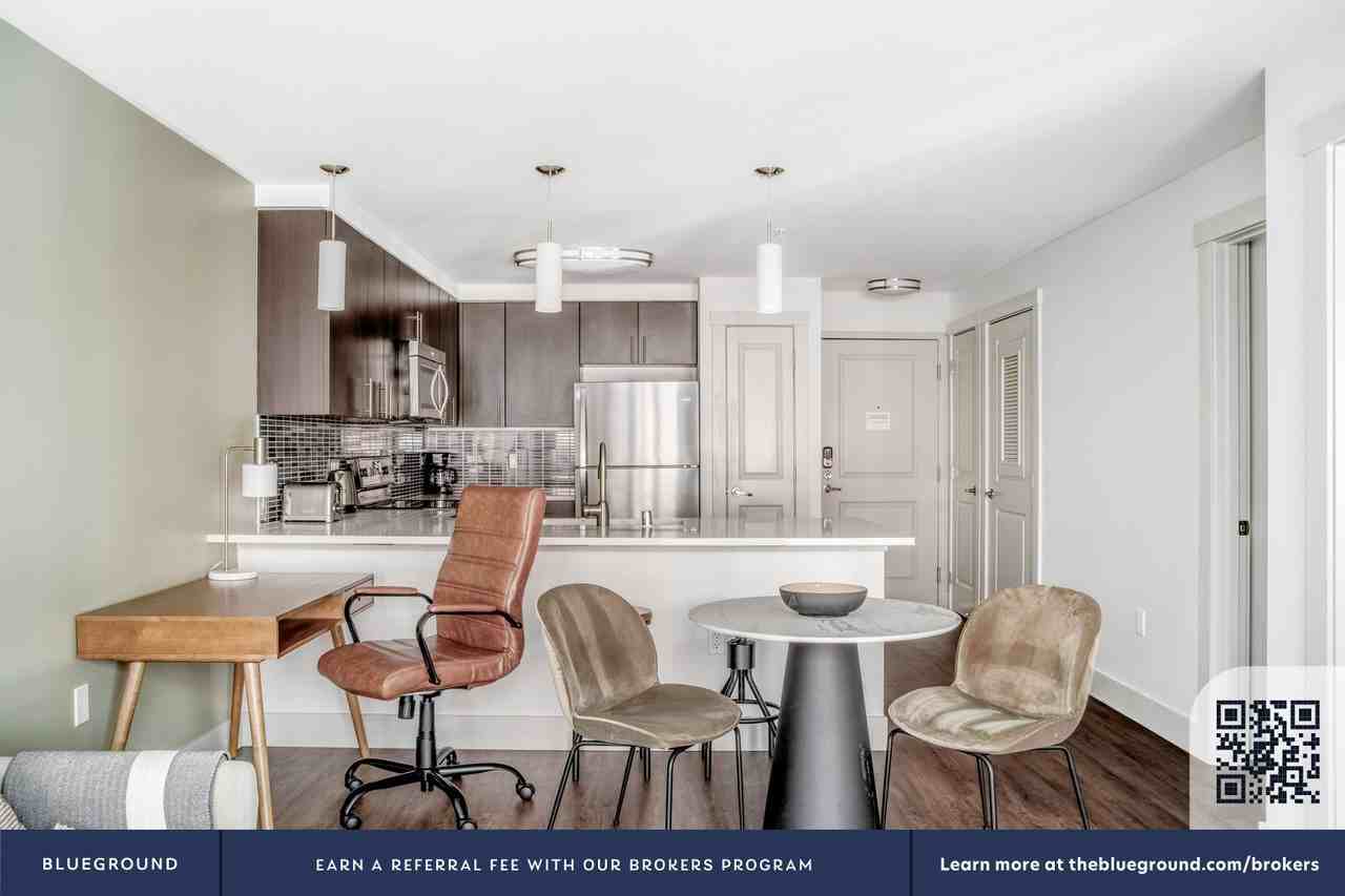 10595 Main Street - Photo 5 of 60